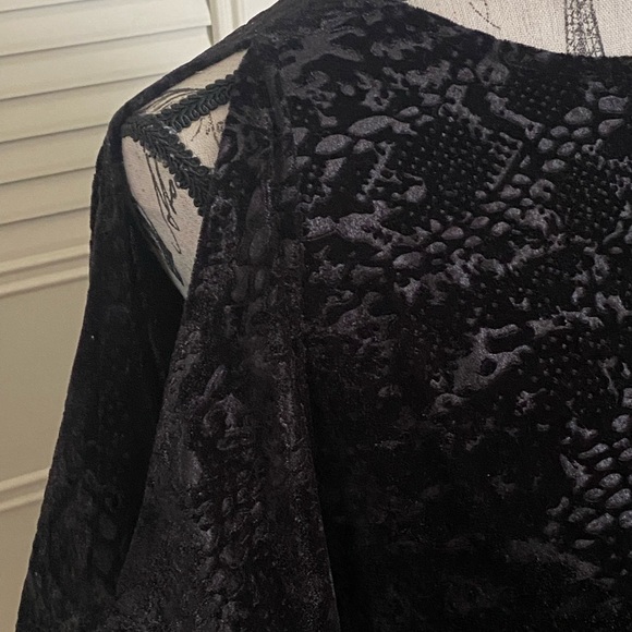 Velvet Blouse - Jaclyn Smith - Picture 3 of 14